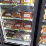 スーパーマーケット TARA - ビラシの冷凍カレーも色々あります