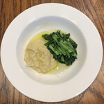 anima - ♦︎ 乾燥ソラ豆のピュレと青菜のソテー・・南イタリアプーリア州の郷土料理だそうです。仕込みから仕上げまでなんと⁉︎"4日"もかかるそう‼︎ シェフ自慢のオススメのメニュー