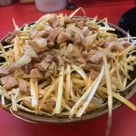 豚骨醤油ラーメン 王道家 - ネギ丼　赤