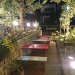 カフェドムッシュ - テラス席  店舗左側