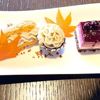 DINING & BAR TABLE 9 TOKYO - 