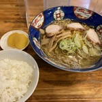 天鳳 - 麺ばり大盛りと半メシ