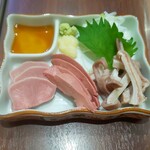 新橋 やきとん - 料理写真:豚モツ刺し盛