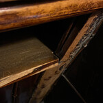 源氏 - カウンターの荷物置き