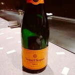 日比谷 モンシェルトントン - ヴーヴクリコ