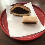 清寿軒 - スマホのカメラでわかるかなぁ。この所々の餡の粒が。とってもいい感じの食感でした。