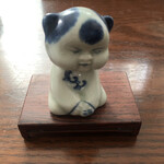 清寿軒 - オットによるとレストランでもこのような目で他人様に運ばれたお品物をチェックしてるとか…「ウー子さんに似てますよね？」と台湾土産に実家にもひとつ。この世にこんな目をしたオンナが3人いるのか…。