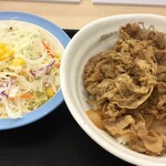 Matsuya - プレミアム牛めし (並) 【380円】、これに健康面も考えまして、生野菜のサラダ 【110円 】を注文しました。