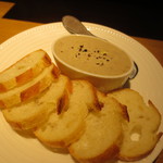 ワインクラブ・ラ・タブレ - タパス、これは鶏のリエット、500円はお得過ぎ！