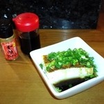 Tsukamotton - 本日のオススメメニュー　暖かい木綿豆腐。カツオ節が香ばしい湯豆腐風メニューです。