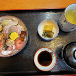 兵四楼 - 料理写真:海鮮丼ランチ