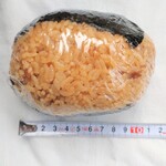 碑文谷ベーカリー - 一般的なおにぎりの２〜３倍近く(@_@;)
            食べ応えは申し分なし