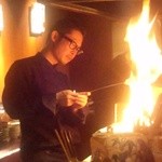 まぐろの目のまわりの筋肉、を炙っておられるとこ