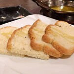 トリワイン ＰＩＫＯＳＨＨＨＵ - フォカッチャ４枚