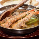 トリワイン ＰＩＫＯＳＨＨＨＵ - エビとアスパラとマッシュルームのアヒージョ