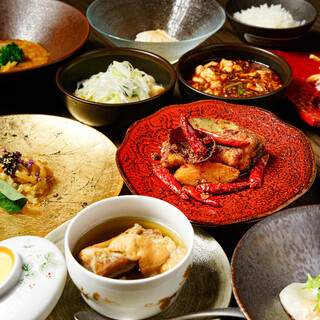 西洋料理の技法を取り入れ、壁を取払った新たな世界観の中華料理