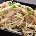 Stir-fried bean sprouts with garlic