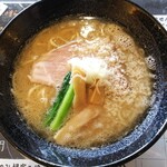 麺屋 うえまつ - こってりとんこつ　750円