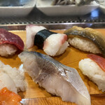 美ゆ喜鮨 - 横たわったエビのにぎり（笑）も旨かったですね。貝が旨い季節になってきました。