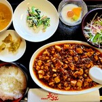 チャイナ長江 - 麻婆豆腐定食880円