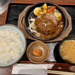 焼肉ひらい - 和牛ハンバーグランチ　カクテキ付いてます
ご飯はお代わり自由だそうっす