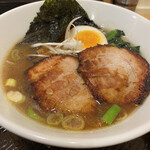 藍丹らーめん  - 炙りチャーシューの個性が強い醤油ラーメン