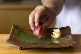 Nihon Ryouri Sushi Kaiseki Katsura - カウンターで握りたての寿司を堪能