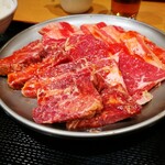 焼肉 宝島 - お肉は肉厚カット。