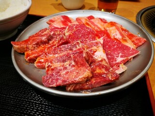 Yakiniku Takarajima - お肉は肉厚カット。