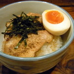 円部 - 味玉チャーシュー丼（300円）