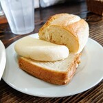 D's DINER  - 日替りランチＤ プラチナポークのやわらか煮込み850円 アイスコーヒー パン