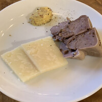 カルネジーオ イースト - 