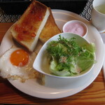 Kafe Tochi No Ki - トースト・目玉焼き・サラダ・ヨーグルト