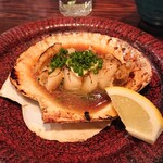 貝と魚と炭び シェルまる - 帆立のバター醤油焼