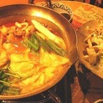 Makan - 冬限定！！アジア鍋★白鍋と赤鍋の2種類♬