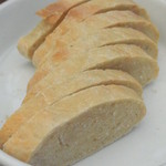 フォリオリーナ・デッラ・ポルタ・フォルトゥーナ - 夏のアルベリーニ　パンが大きいでしょ？！