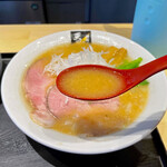 超純水採麺 天国屋 - 金アグーのスープは脂がとても美味しくて、クリーミーなのにクドさが無いのが特徴です。