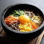 이시야키 비빔밥 858엔(부가세 포함)