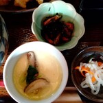 Sobakoubousakichikamataten - ひじきの煮物と大根・白菜・人参の浅漬けの小鉢と茶碗蒸し❗️
