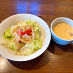 鈴鹿茶房 - サラダとめっちゃ美味しいコーンポタージュスープ