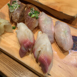 吉光 - まぐろ漬け、エンガワ、ホッキ貝（奥から時計回り）