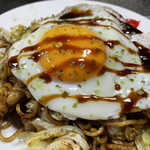 峰 - 焼きそばデラックス650円！