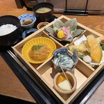 Shunsai Sakana To Sake Takumikakurega - 松花堂定食