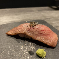 鉄板焼katakago - サーロインの炙り寿司