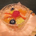 なだ万 - 季節果物のコアントローゼリー掛け