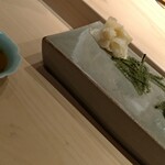 Fudoumae Sushi Iwasawa - ガリ、海ぶどう、わかめ、お口直しに