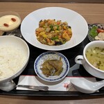 レストラン オーロラ - 鮭の何とか中華定食