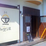 アジア食堂 みのり屋 - 20年06月13日から無期休業だったけど営業再開してる．情報訂正： 「マガリ(間借り)カレー」という別の方の営業だったと判明．