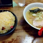 Ganso Sapporo Ya - 半炒飯と半味噌ラーメンの半々セット 1,100円 ♪