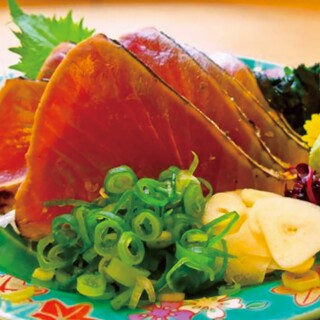 We are proud of our store! Enjoy the fresh taste of seasonal fish sashimi.